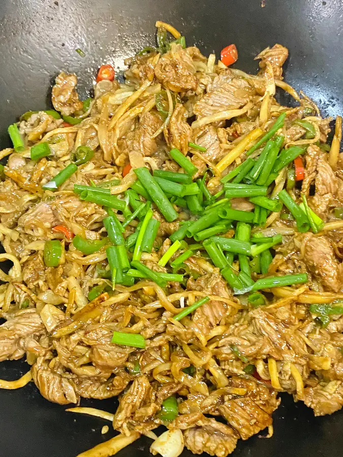 Super simple stir-fried beef with shredded radish, tender and fresh for rice step 0