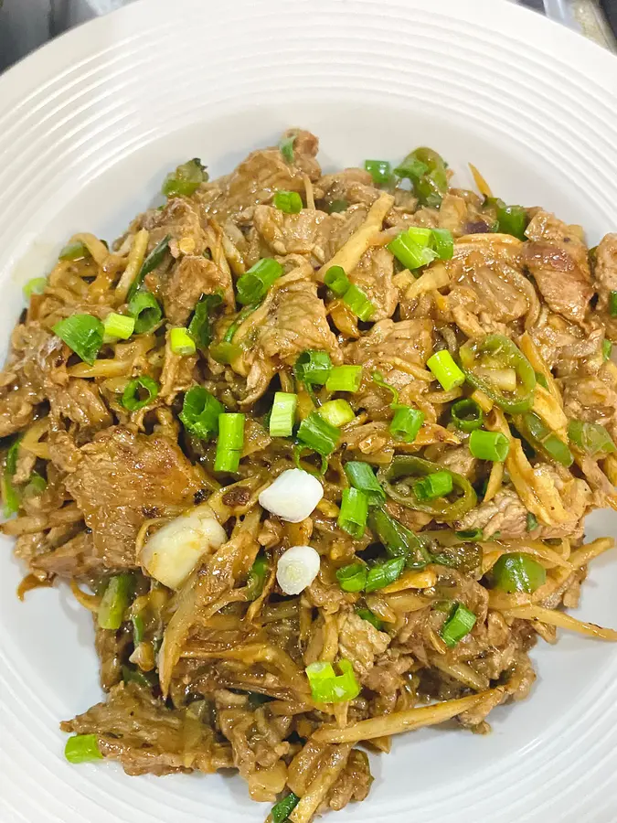 Super simple stir-fried beef with shredded radish, tender and fresh for rice step 0