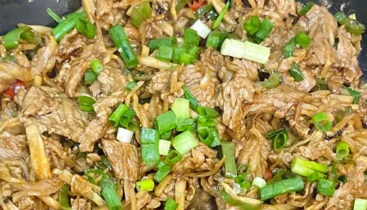 Super simple stir-fried beef with shredded radish, tender and fresh for rice