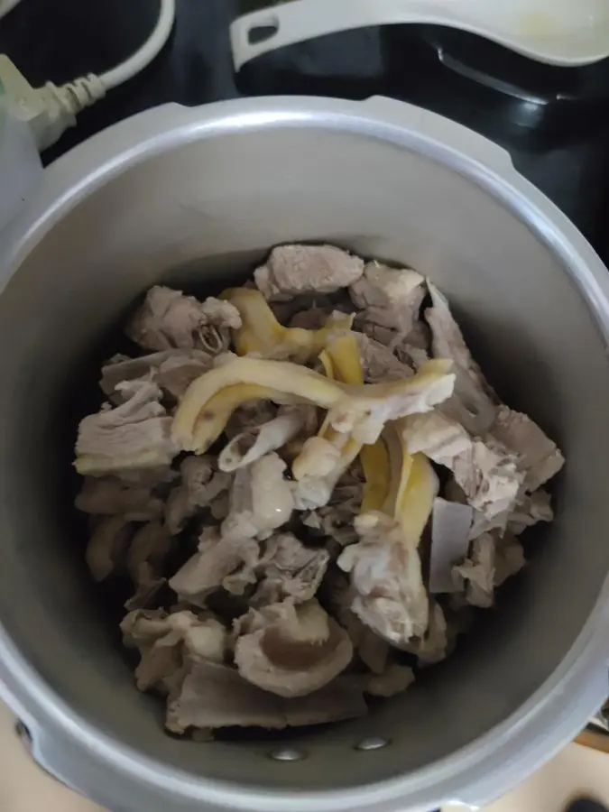 Food: Stuffed duck with bamboo shoots step 0