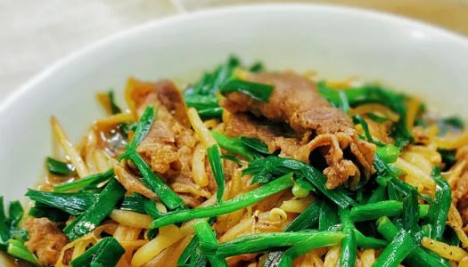 Stir-fried fat beef with leek and bean sprouts, a proper meal!