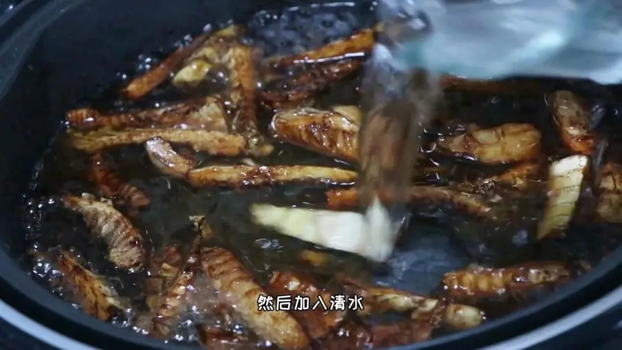 Braised thunder bamboo shoots in oil, not blanched, crispy, tender and sweet step 0