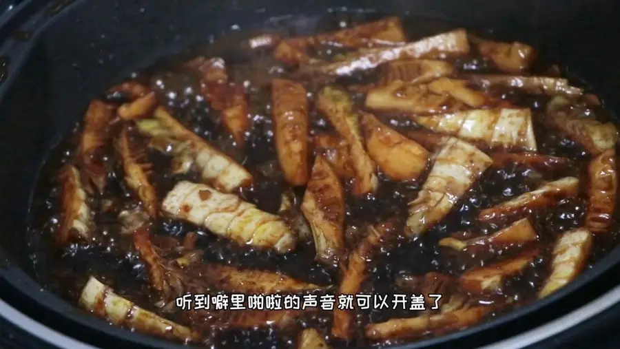 Braised thunder bamboo shoots in oil, not blanched, crispy, tender and sweet step 0