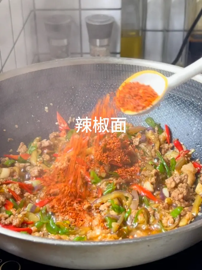 Spicy shredded ï¸ tomato with minced meat step 0