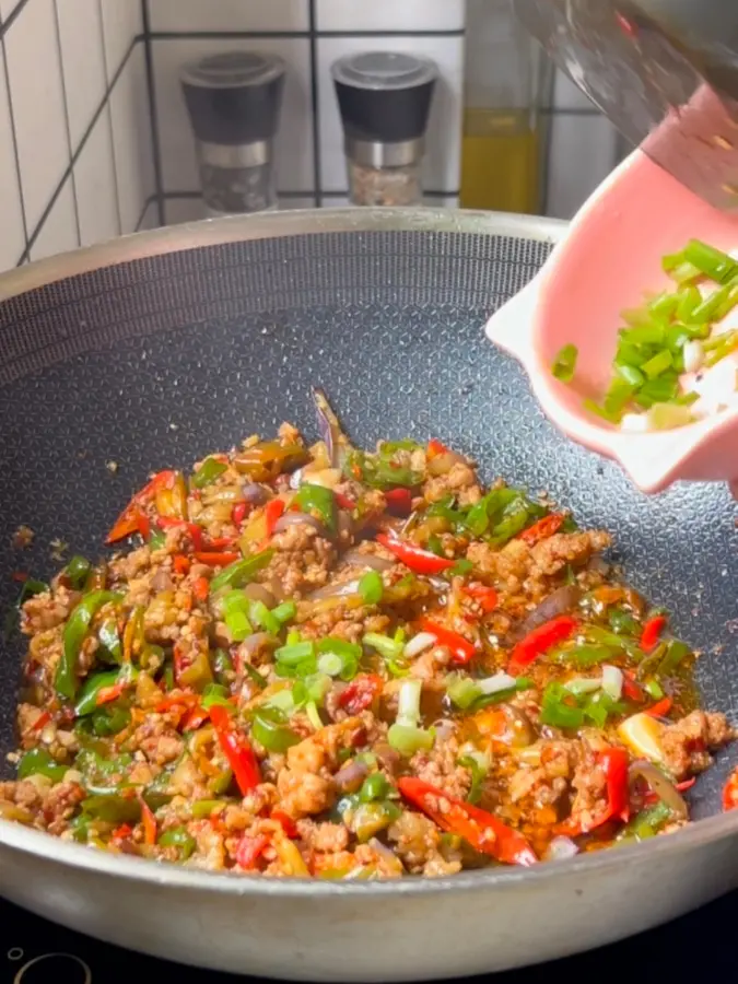 Spicy shredded ï¸ tomato with minced meat step 0