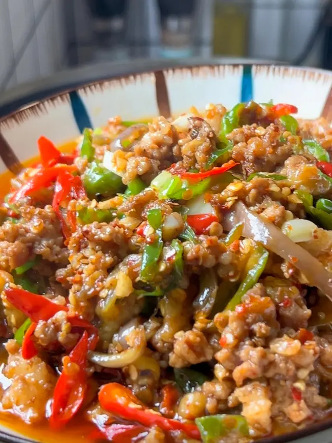 Spicy shredded ️ tomato with minced meat