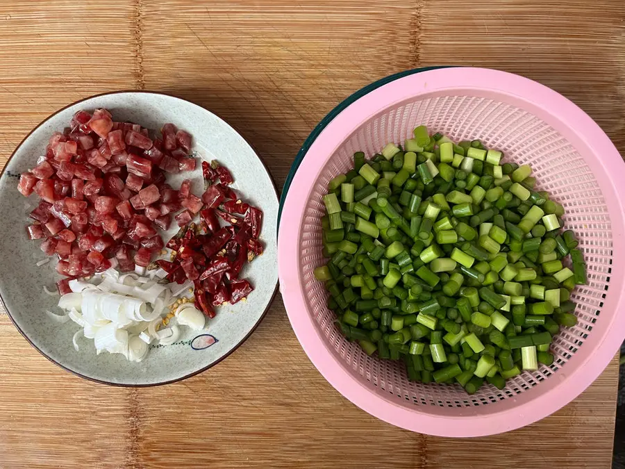 Super meal: sausage and garlic dice step 0