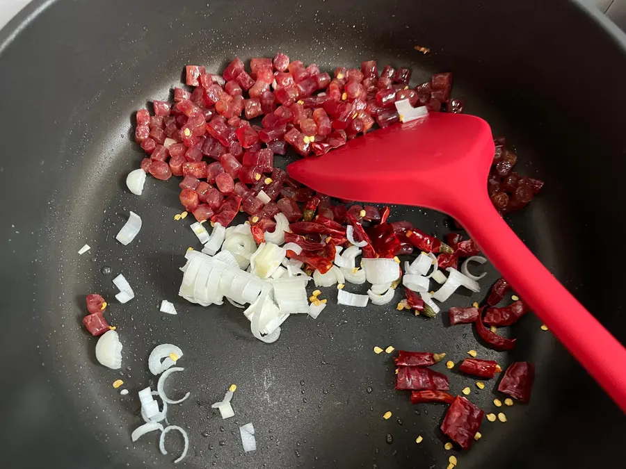 Super meal: sausage and garlic dice step 0