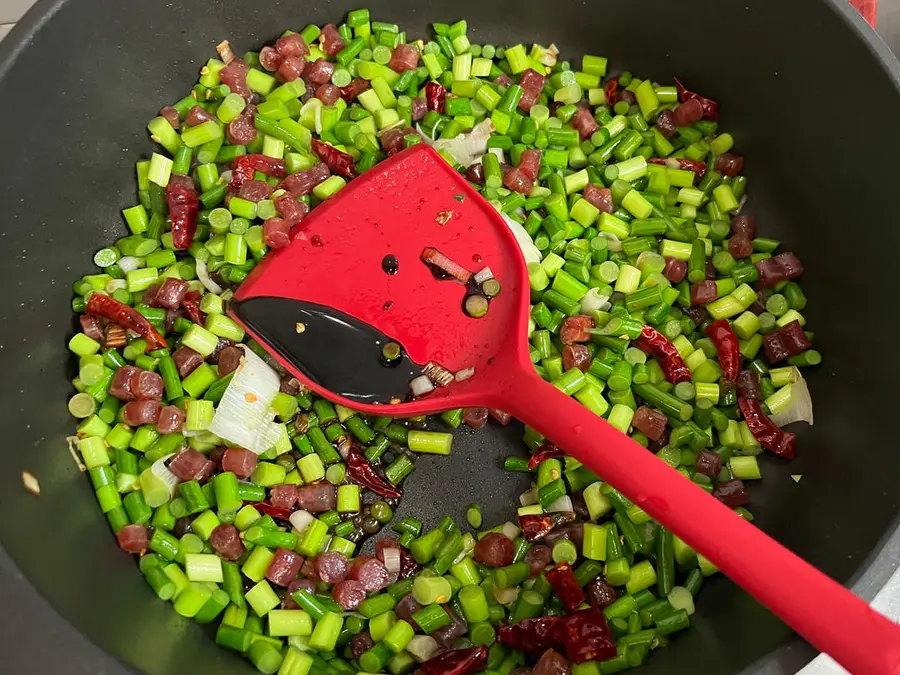 Super meal: sausage and garlic dice step 0