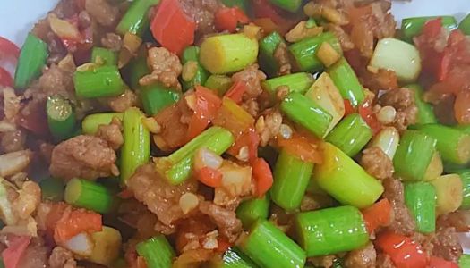 Stir-fry minced pork belly with garlic sprouts and serve as part of the meal