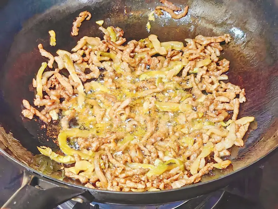 Traditional rice, mixed noodles [shredded pork with pepper and mustard] step 0