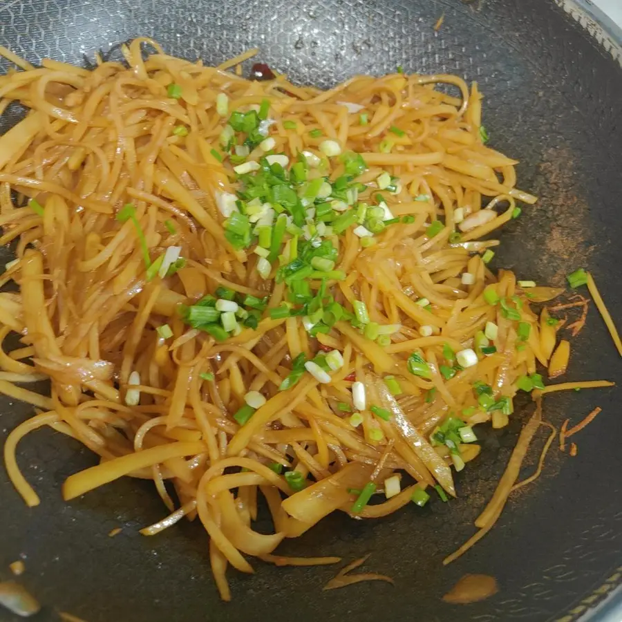 Crunchy shredded potatoes for giant rice step 0