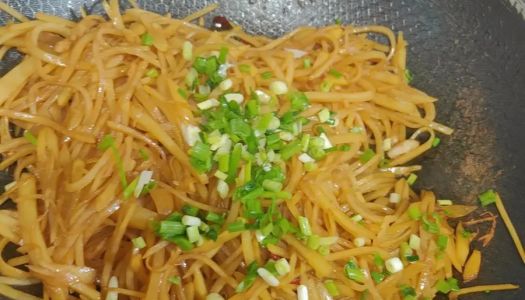 Crunchy shredded potatoes for giant rice