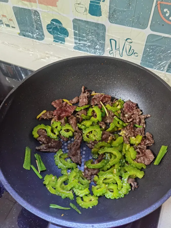  Stir-fried beef with bitter gourd, delicious rice! step 0