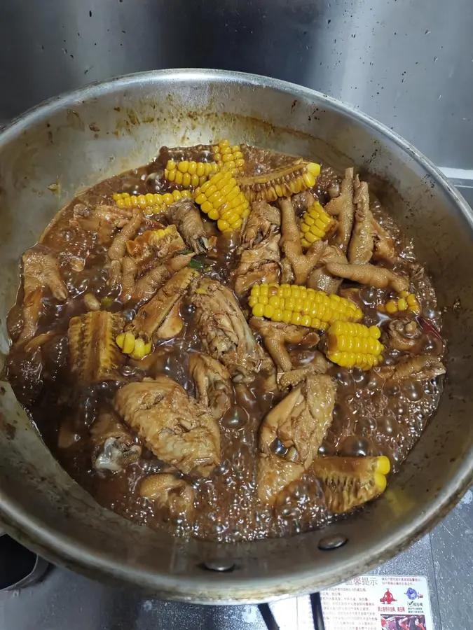 Chicken wings and chicken feet in a clay pot step 0