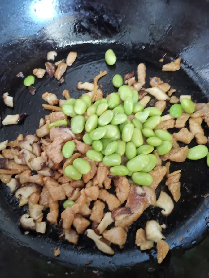 Edamame okra stir-fried pork with food step 0