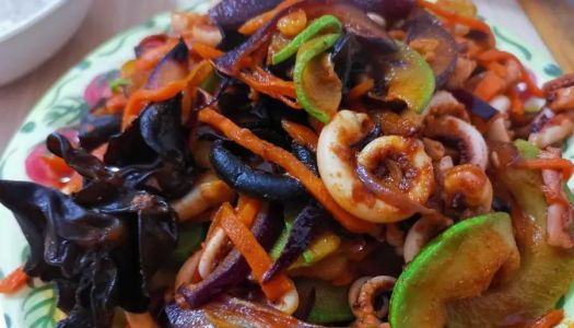 Stir-fried squid with Korean spicy sauce to go well with rice