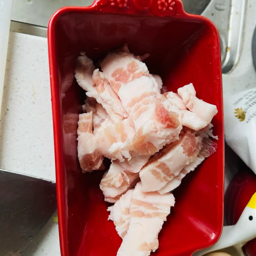 Ten minutes of extra rice, tomato sauce pork belly cabbage~~ step 0