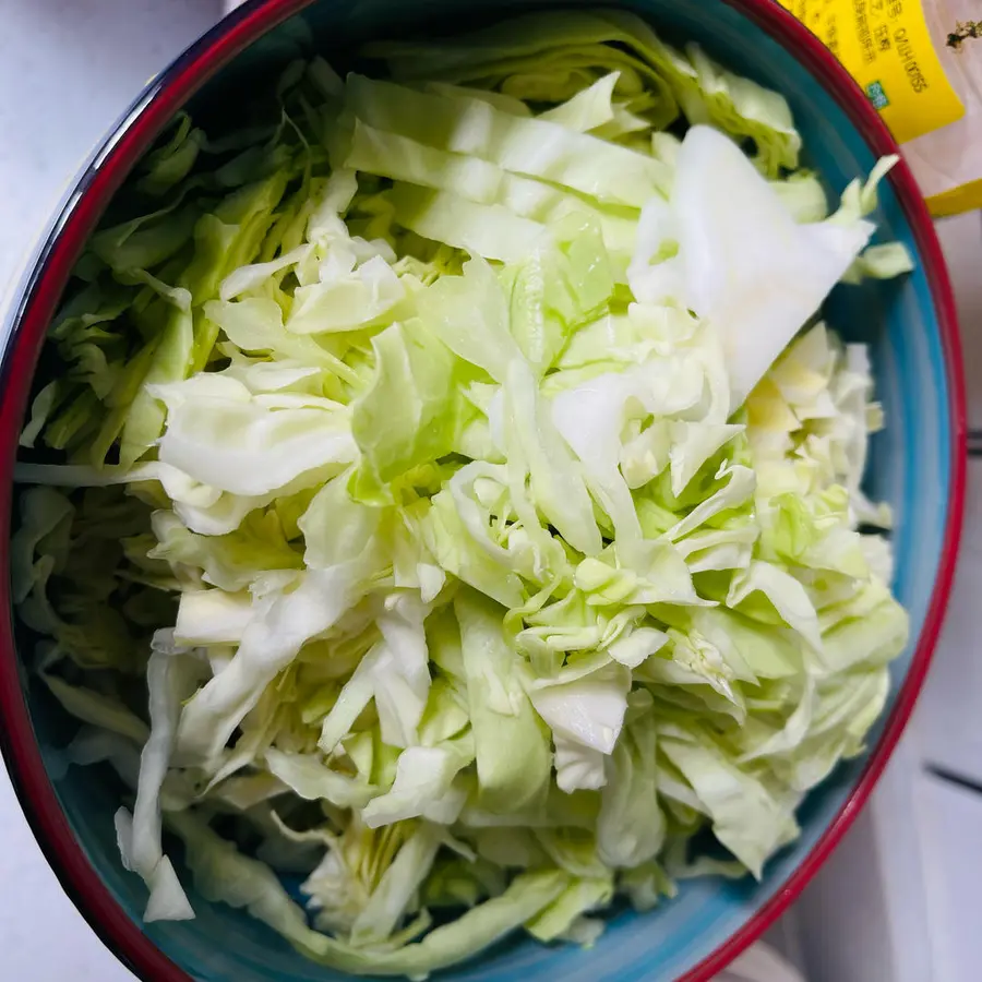 Ten minutes of extra rice, tomato sauce pork belly cabbage~~ step 0