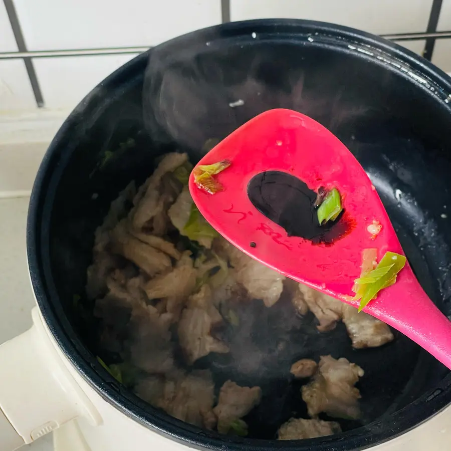 Ten minutes of extra rice, tomato sauce pork belly cabbage~~ step 0