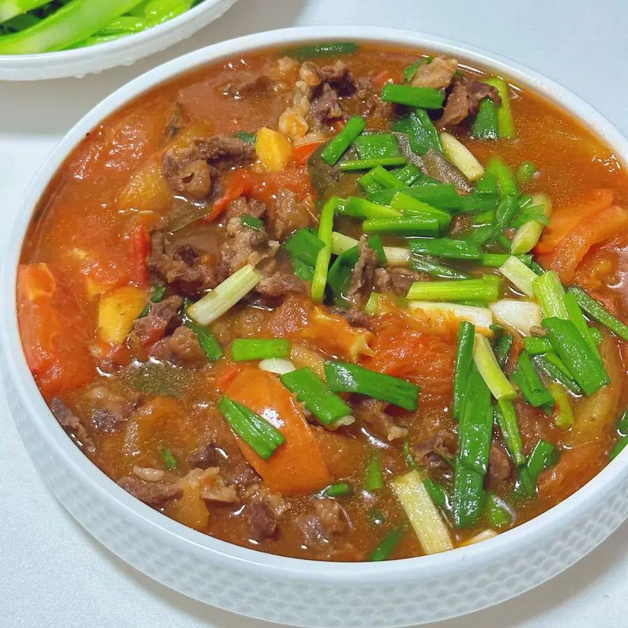 Workers are quick to eat: beef stewed tomatoes