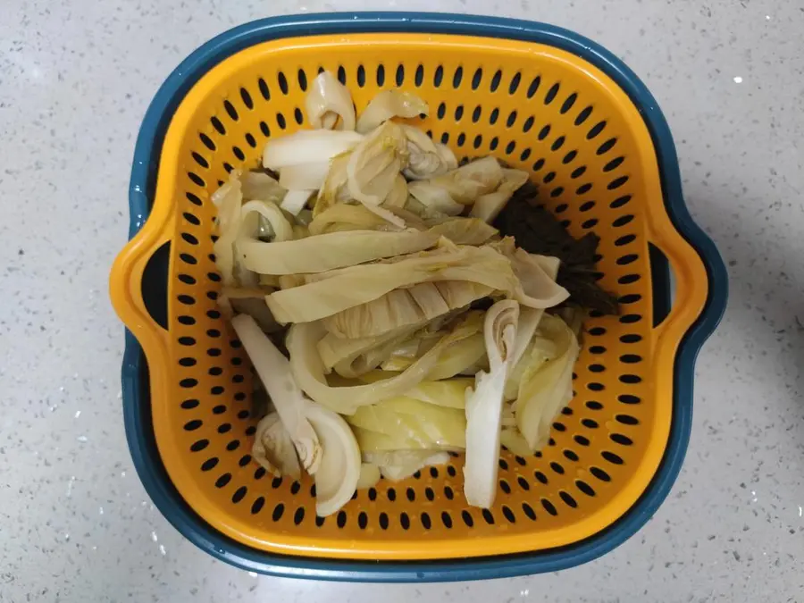 Simple and easy-to-make dish for rice: sauerkraut beef stew step 0