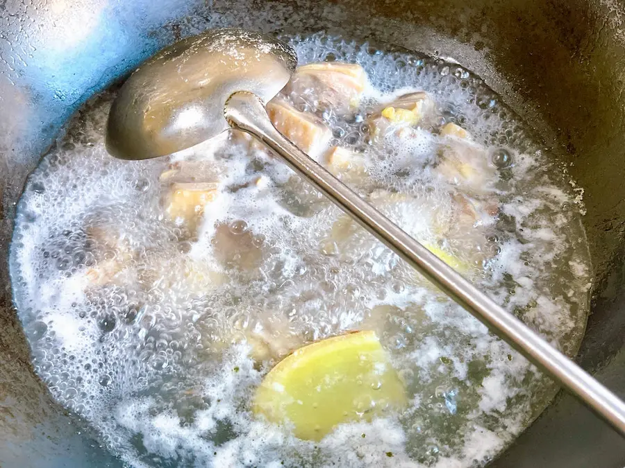 Yellow braised chicken noodles step 0