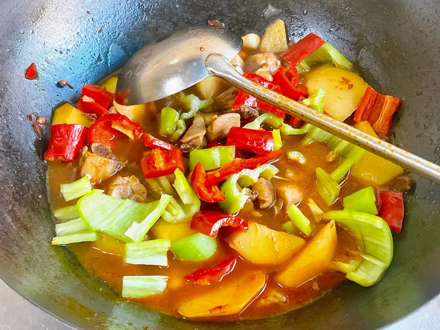 Yellow braised chicken noodles step 0