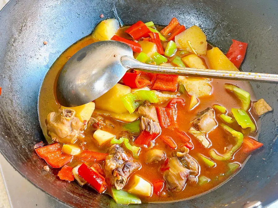 Yellow braised chicken noodles step 0