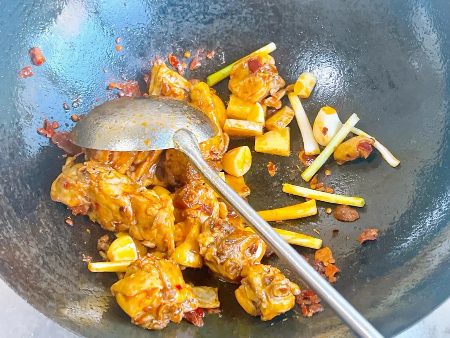 Yellow braised chicken noodles step 0