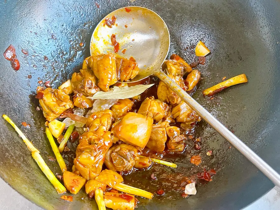 Yellow braised chicken noodles step 0