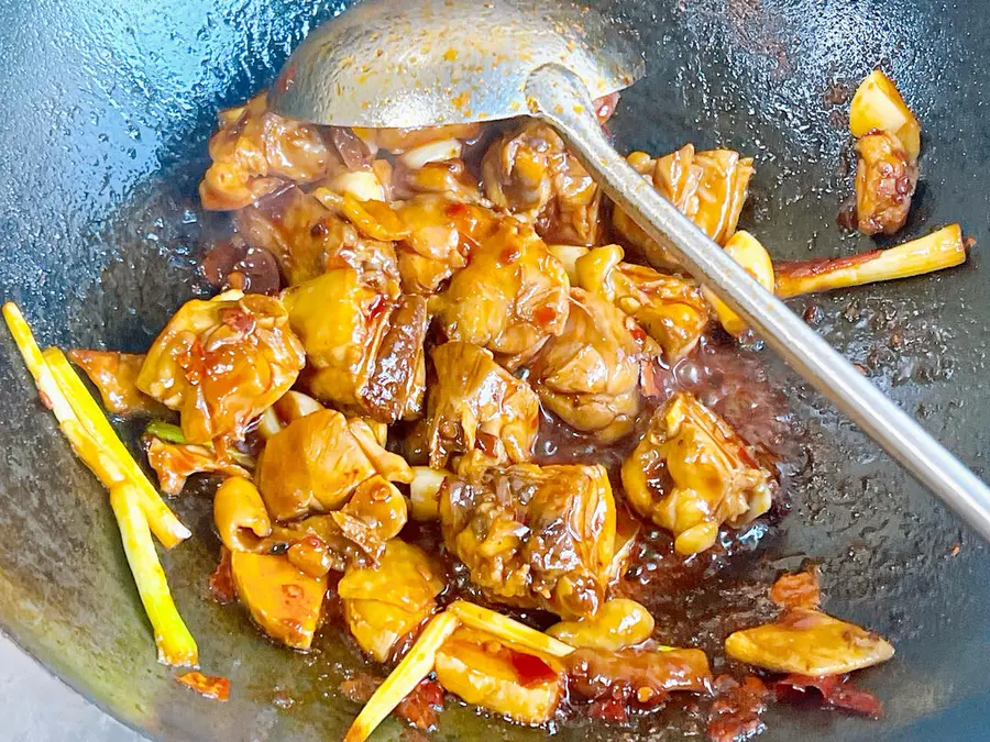 Yellow braised chicken noodles step 0