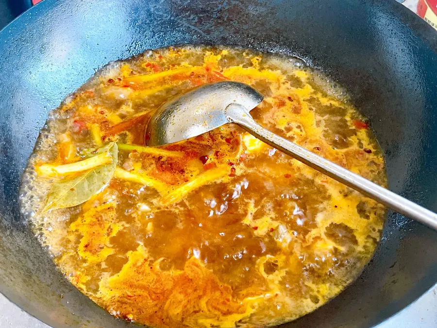 Yellow braised chicken noodles step 0