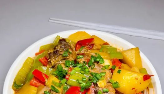 Yellow braised chicken noodles