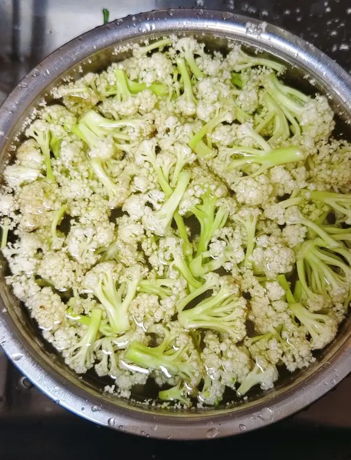 Dry pot cauliflower - a dish for rice step 0