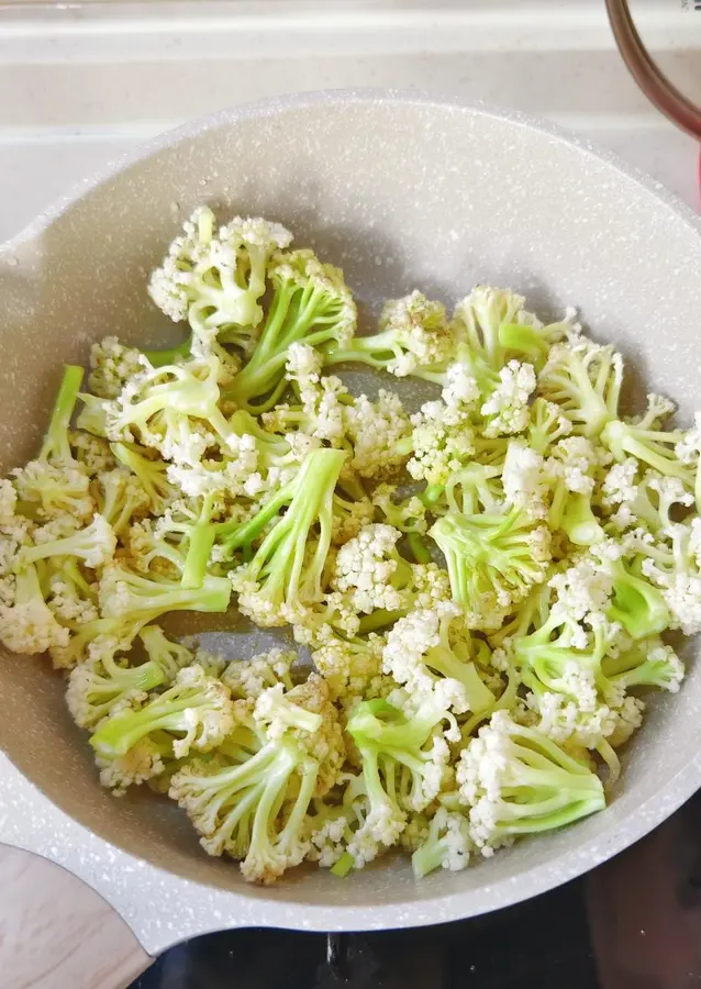 Dry pot cauliflower - a dish for rice step 0