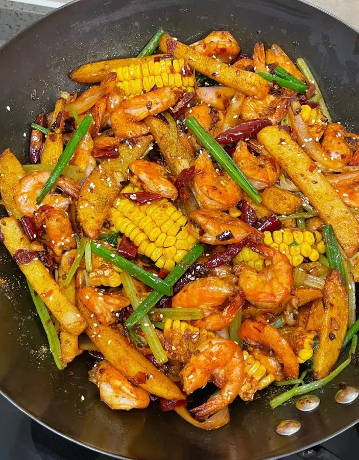 Spicy shrimp in a dry pot (with a meal)