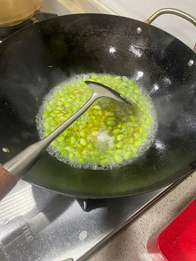 Side dish / Stir-fried edamame with pickled cabbage (red in the snow) step 0