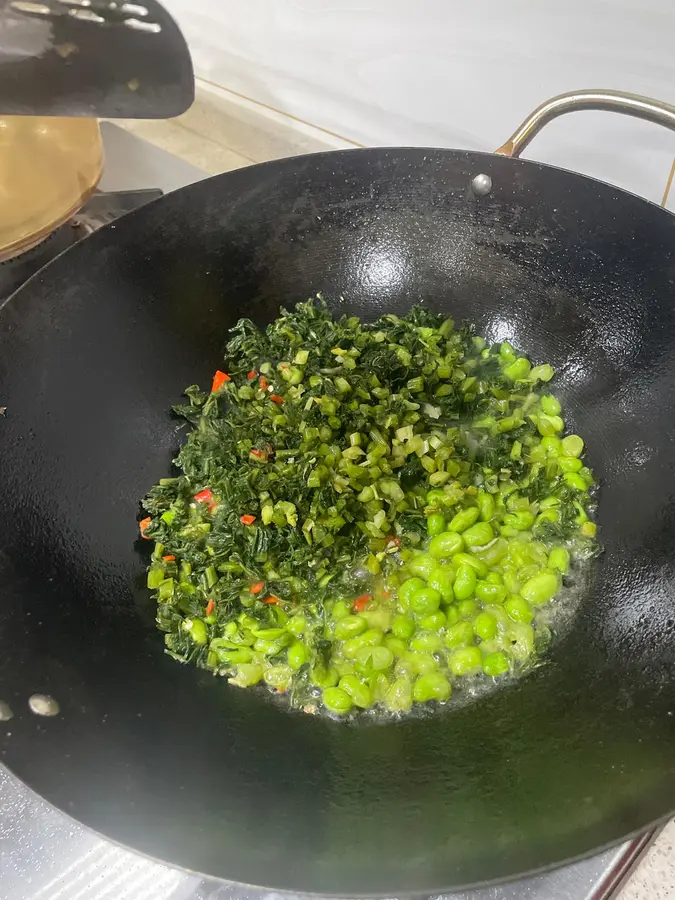 Side dish / Stir-fried edamame with pickled cabbage (red in the snow) step 0