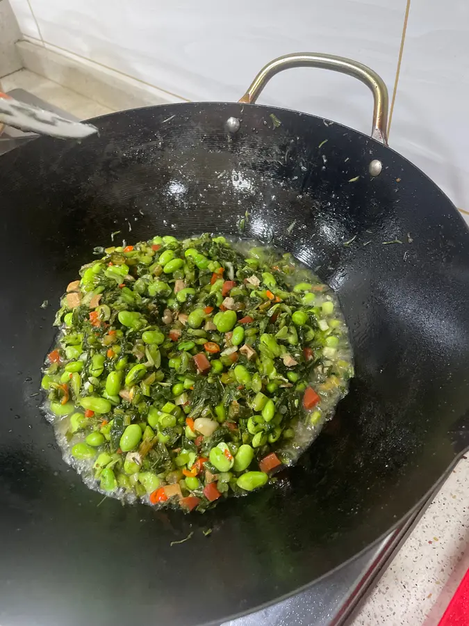 Side dish / Stir-fried edamame with pickled cabbage (red in the snow) step 0