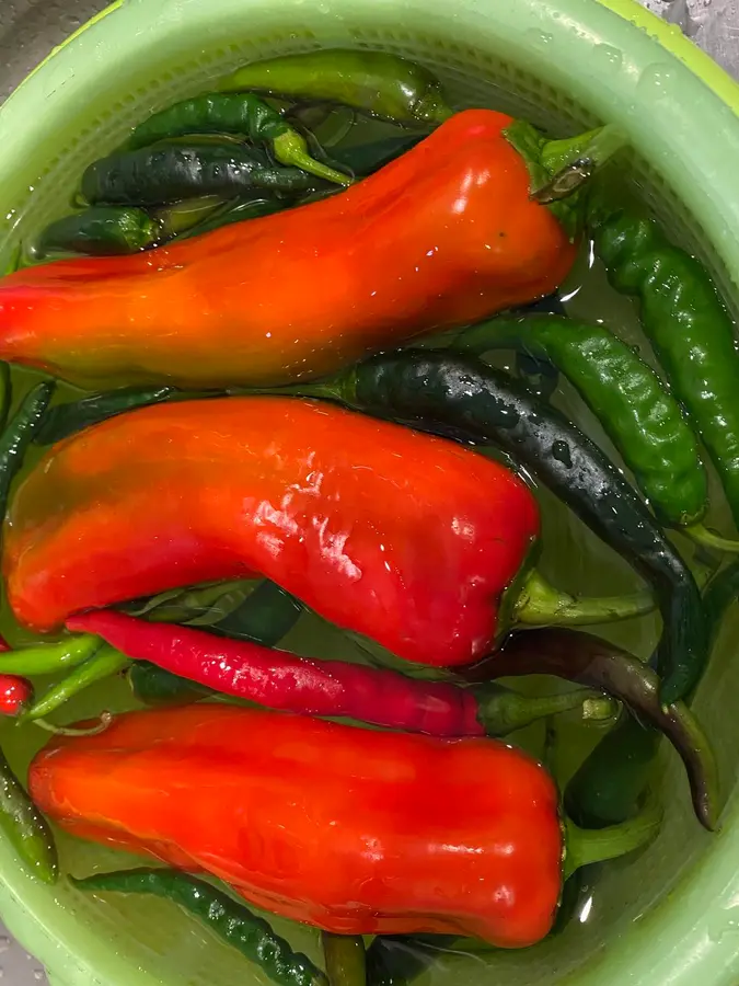 Soy sauce chili rings have made us all dry rice people step 0