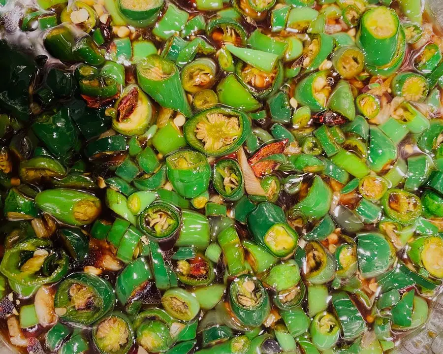 Soy sauce chili rings have made us all dry rice people step 0