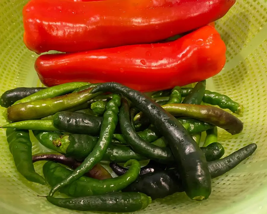 Soy sauce chili rings have made us all dry rice people step 0