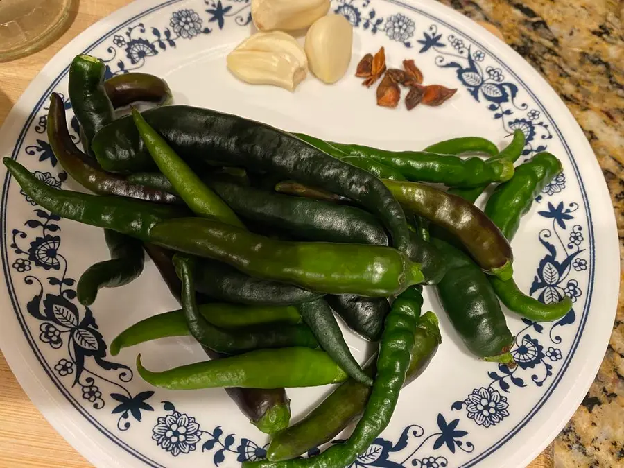 Soy sauce chili rings have made us all dry rice people step 0