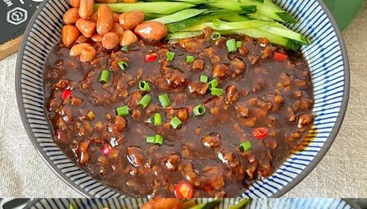 I really want you to taste this bowl of meat sauce noodles , it's so fragrant and fragrant