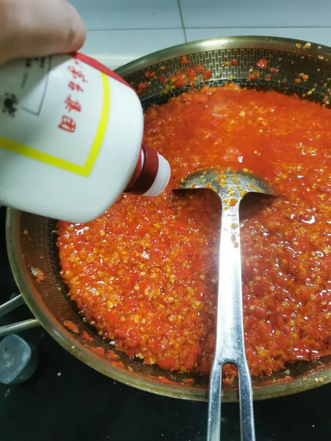 The super spicy and fragrant chili sauce in the Chaoshan snack bar step 0