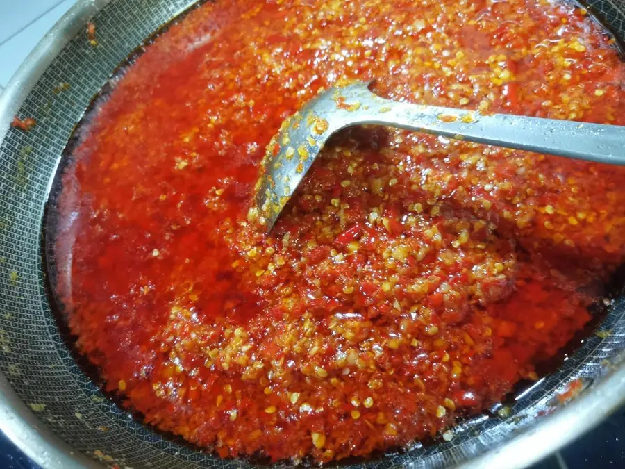 The super spicy and fragrant chili sauce in the Chaoshan snack bar step 0