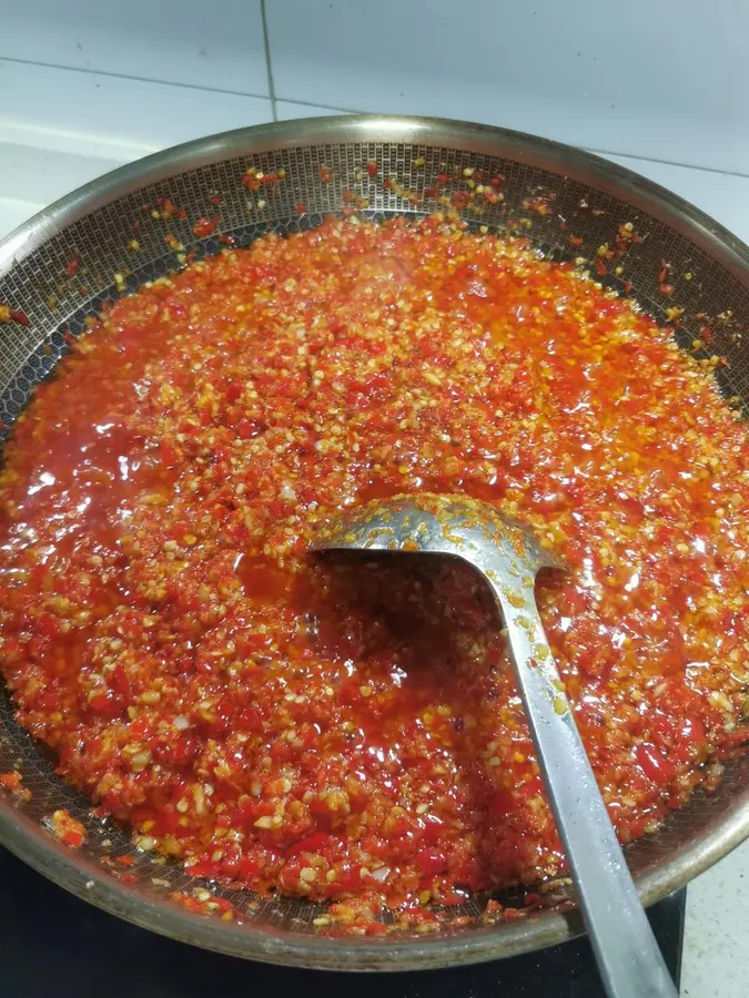 The super spicy and fragrant chili sauce in the Chaoshan snack bar step 0