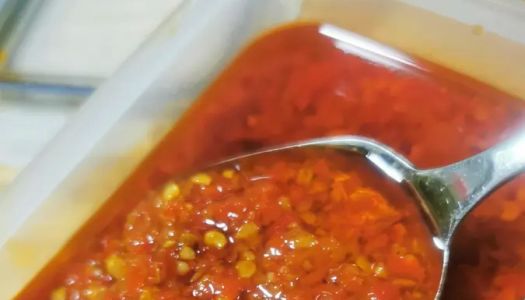 The super spicy and fragrant chili sauce in the Chaoshan snack bar