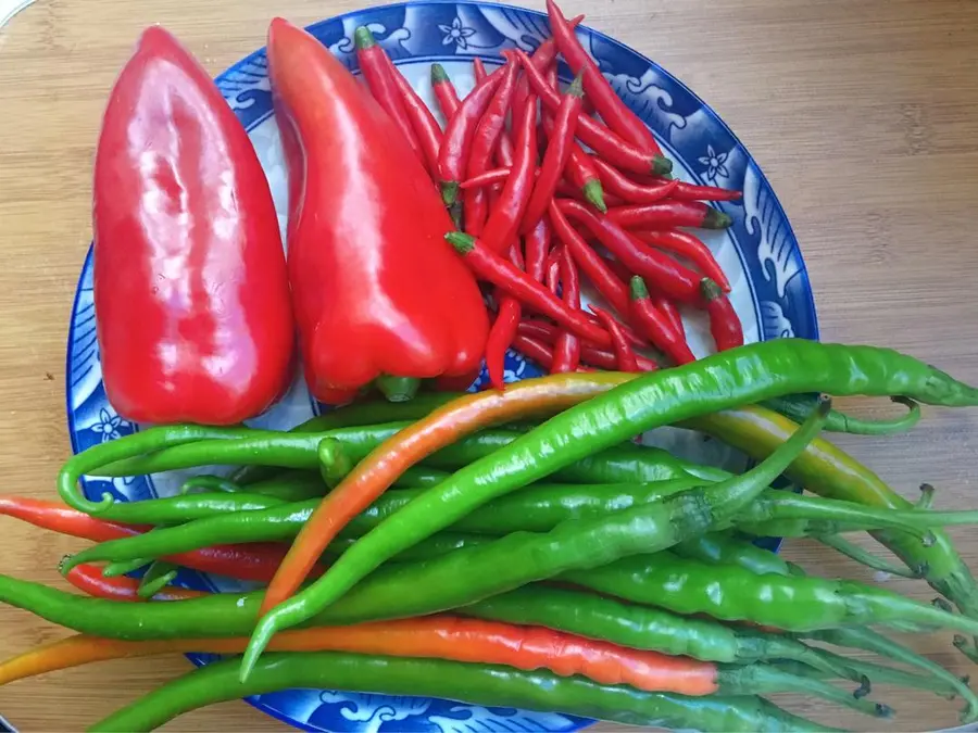 Twenty years of homemade chili sauce recipe  step 0